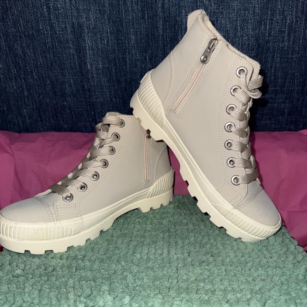 Blowfish Malibu Women’s Forever Love Solo Sneaker Taupe